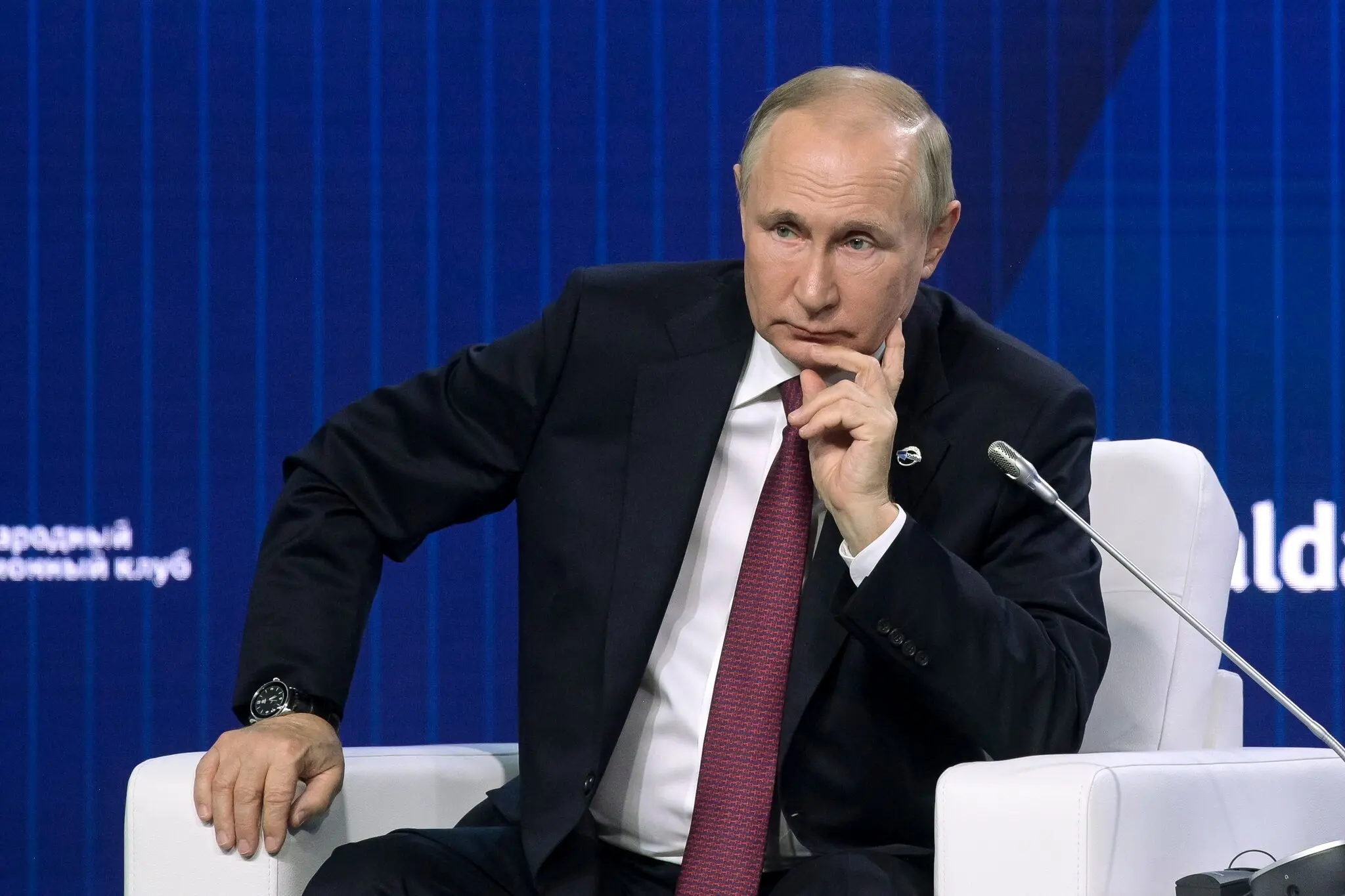 Путін закликав вжити заходів, щоб зупинити нелегальний потік зброї в Росію